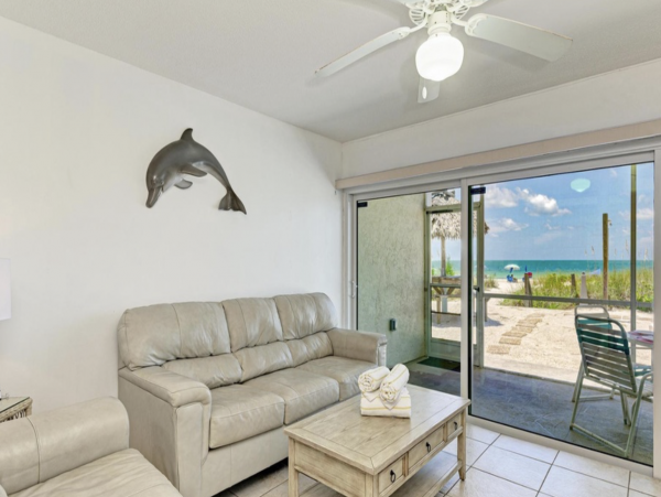 On Beach One Bedroom Condo with Communal Pool in Holmes Beach